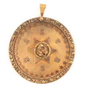 18k Yellow Gold Presentation Medallion.
