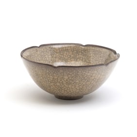 Chinese Inscribed 'Ge-Type' Lobed Bowl