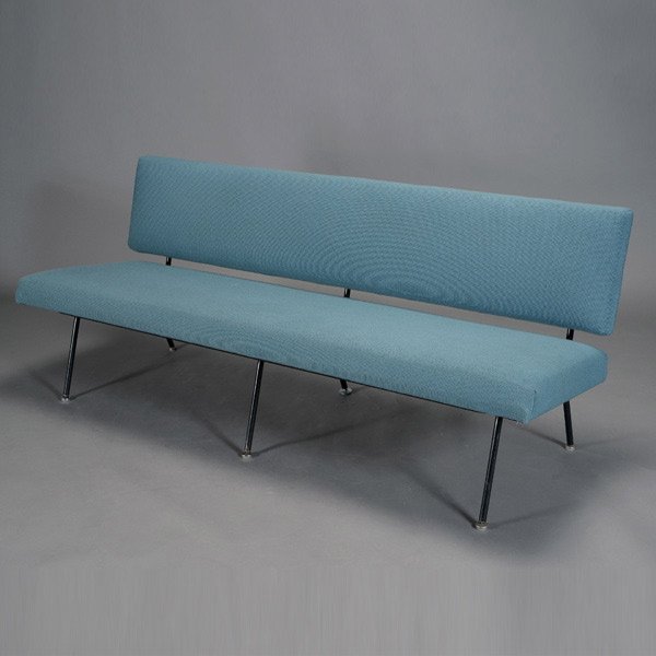 Florence Knoll Sofa with Iron Frame: Florence Knoll Sofa with Iron Frame. Made for Knoll, vintage 1950s. In very good usable condidion.