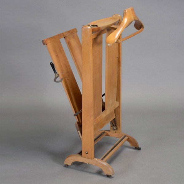 Ico & Louisa Parisi Getleman's Stand: Ico & Louisa Parisi Getleman's Stand. Vintage 1950s, rare form. Dimensions: 19 inches in width, 40 inches in height, 14 inches in depth. In good original condition.