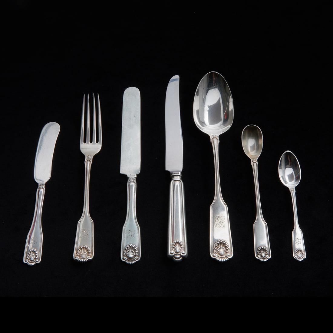 Frank Smith Fiddle-Shell Pattern Silver Partial Set: Frank Smith Fiddle-Shell Pattern Sterling Silver Partial Flatware Set. Comprising 12 hollow-handle place knives, 6 flat handle place knives, 4 flat handle butter spreaders, 8 place forks, 3 oval soup