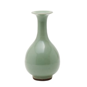 Chinese Celadon Glazed Yuhuchunping Vase