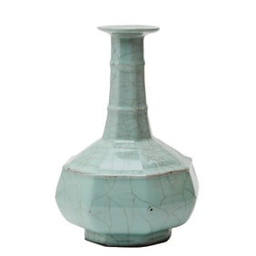 Chinese Guan-Type Octagonal Vase
