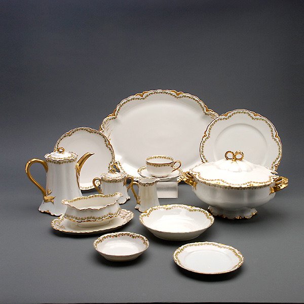 Haviland Limoges Porcelain Dinner Service: Haviland Limoges Porcelain Dinner Service: Comprising twelve dinner plates (diameter 9 1/2 inches); nineteen soup bowls (diameter 7 1/2 inches); twenty small bowls; twelve lunch plates (diameter 8 1/2