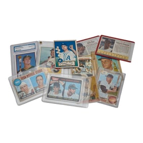 Collection of Vintage Baseball Cards including 1968 Johnny Bench Rookie Card