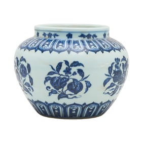 Chinese Blue and White Porcelain 'Sanduo' Fruits Jar
