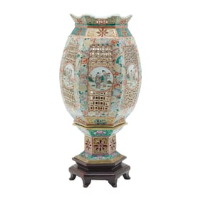 Chinese Famille Rose Porcelain Reticulated Lamp