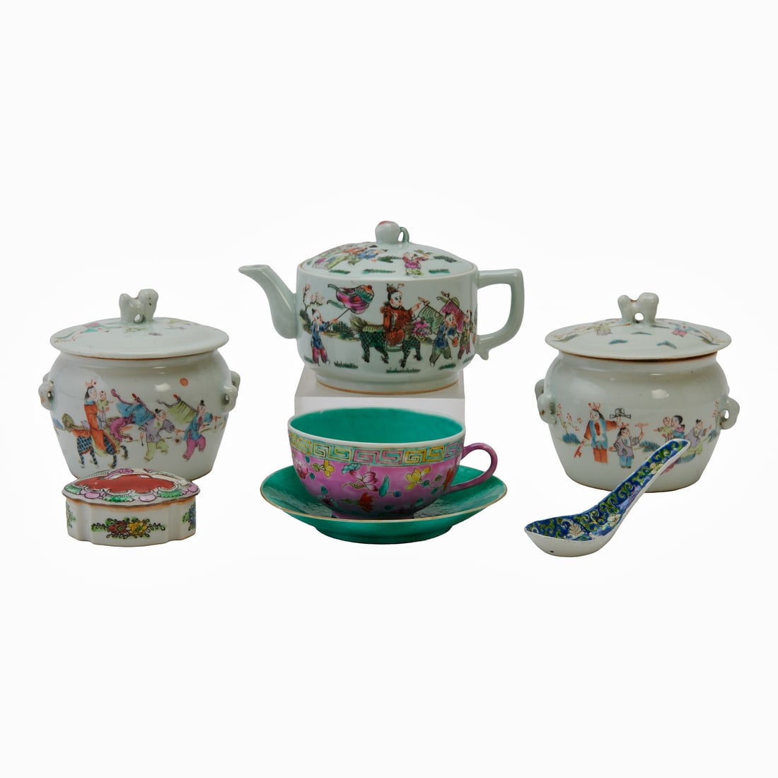 Group of Chinese Famille Rose Porcelain Table Items (1 of 6)