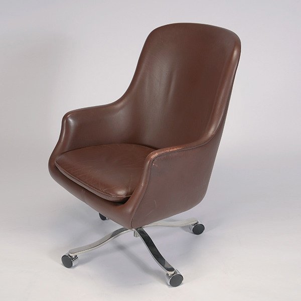 Ward Bennett Armchair on Swivel Base.: Ward Bennett Armchair on Swivel Base. Brown leather bucket office chair.