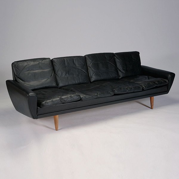 Danish Modern Black Leather Sofa.: Danish Modern Black Leather Sofa. In the manner of Cohaas, 1950s mid-century.