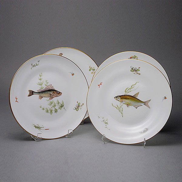8 Italian Richard Ginori Dinner Plates with Fish: Eight Italian Richard Ginori Dinner Plates with Fish {Diameter 10 inches}