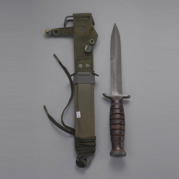US WWII M3 fighting knife blade marked Imperial: US WWII M3 fighting knife blade marked US M3 Imperial, in fine condition. Leather handle in excellent condition.