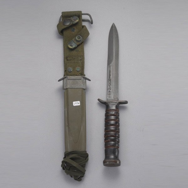 M3 Trench Knife of World War II, M3 CASE: U.S. M3 Trench Knife of World War II vintage marked on Blade "M-3 Case" in good to excellent condition with US M8A1 scabbard.