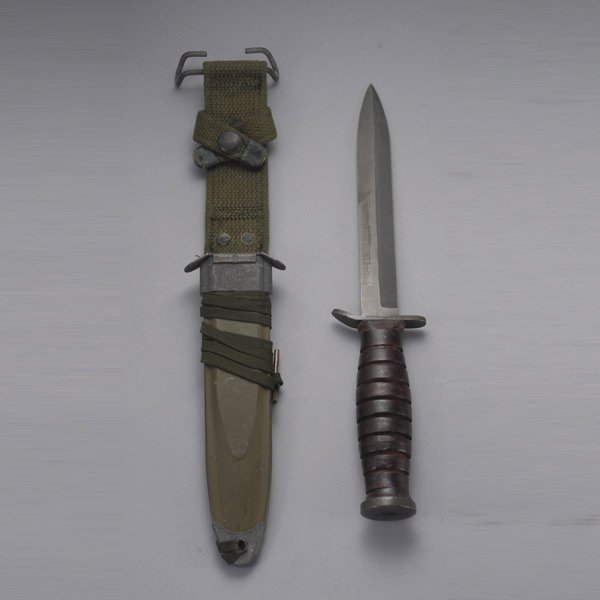 U.S. M3 Trench knife of World War II: U.S. M3 Trench knife of World War II vintage, marked on the guard US M3 Imperial in fine condition with US M8A1 scabbard.