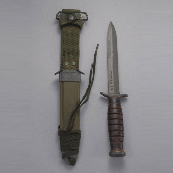 U.S. M3 Trench knife of World War II: U.S. M3 Trench knife of World War II vintage, marked on the blade US M3 Imperial in fine original condition with US M8A1 scabbard.
