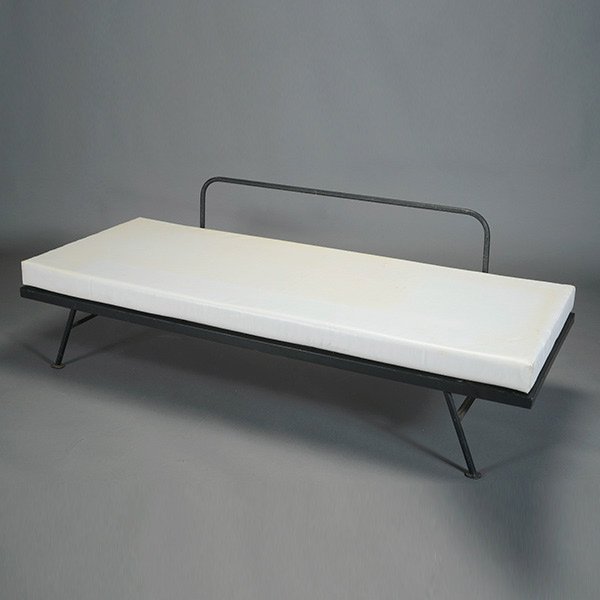 Glen of California Daybed.: Glen of California Daybed. With white vinyl cushions.