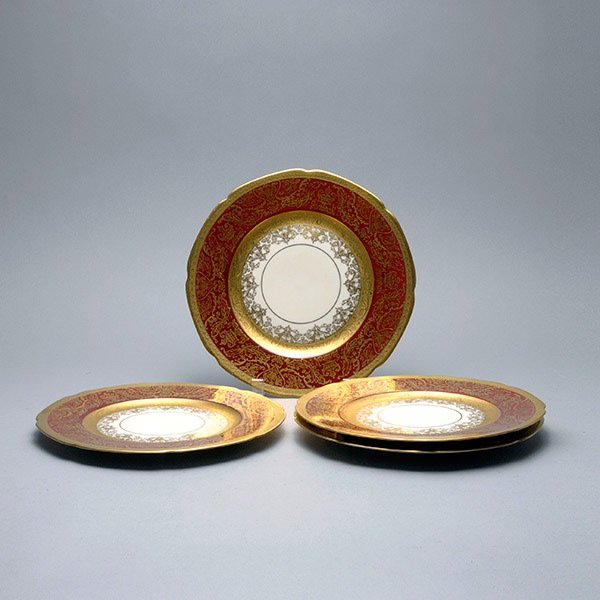 12 Royal Bavarian Hutschenreuther Service Plates: Suite of Twelve Royal Bavarian Hutschenreuther Service Plates {Diameter 10 3/4 inches} [one with major chip]