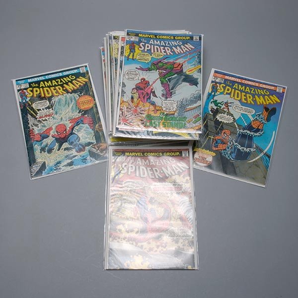 25 Issues of Amazing Spider-Man w/ #122 & #135: Collection of 25 Issues of Amazing Spider-Man, including #122 & #135. 26 copies total. Issues 120, 122, 123, 124, 126, 127, 128, 130, 131 (2 copies), 132, 133, 134, 135, 136, 137, 138, 139, 141, 142, 