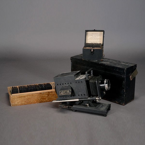 Bausch & Lamb 1917 Magic Lantern with Slides: Bausch & Lamb 1917 Magic Lantern, en suite with approximately 500 slides related to history and art {Dimensions of case 10 3/4 x 19 1/2 x 6 inches}