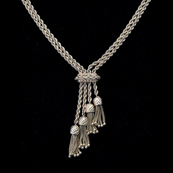 14K YELLOW GOLD NECKLACE.: 14K YELLOW GOLD NECKLACE. The 3.00 mm 14k yellow gold double rope linked chain suspends four pine con motif negligee style tassels, completed by a double fold over safety clasp, forming a 24 inch neck