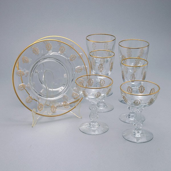 Suite of Versailles Medallion Crystal Stemware: Suite of Versailles Medallion Crystal Stemware by Tiffin: Comprising eight red wine glasses {height 6 3/4 inches}; nine white wine glasses {height 6 1/4 inches}; six champagne glasses {height 5 1/4 in