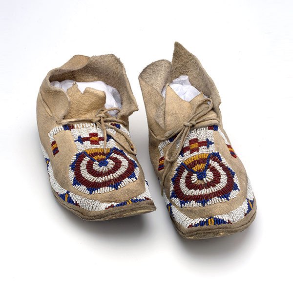 Central Plains Native American Beaded Moccasins: Central Plains Native American Beaded Moccasins, with keyhole and cross designs {Length 10 1/2 inches}