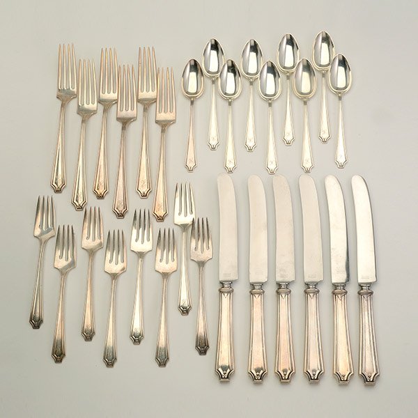 Gorham King Albert Sterling Partial Flatware Service: Gorham King Albert Sterling Partial Flatware Service: Comprising six dinner forks {length 7 3/4 inches}; six dinner knives {length 9 1/2 inches}; eight salad forks {length 6 1/4 inches}, and twelve te
