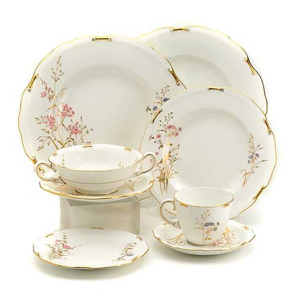 Royal Crown Derby Devonshire Bone China Dinner Service: Royal Crown Derby Devonshire Bone China Dinner Service: Comprising fifteen dinner plates {diameter 10 1/4 inches}; fifteen salad plates {diameter 8 inches}; fourteen bread plates; fourteen bouillon cu