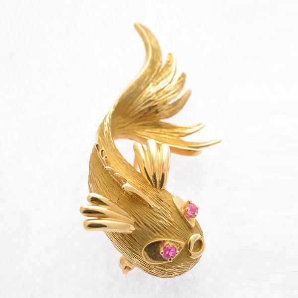Ruby, 18k Yellow Gold Fish Brooch. (1 of 4)