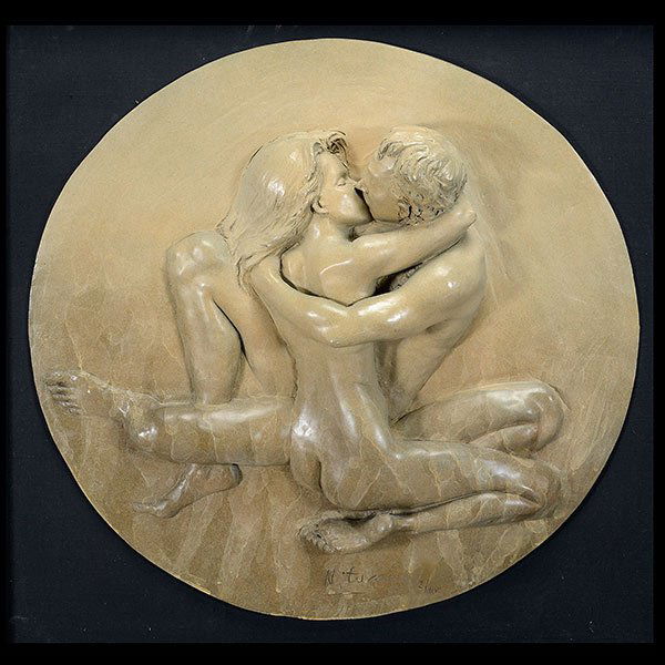 Tuan, Embrace, contemporary sculpture (1 of 4)