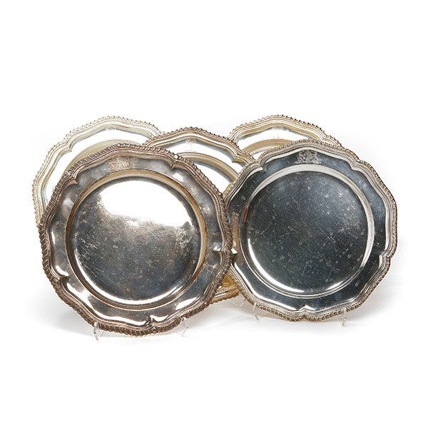 Twelve Sheffield Silver Plated Service Plates (1 of 5)