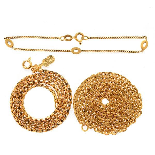 Collection of Three 18k Yellow Gold Jewelry Items. (1 of 4)