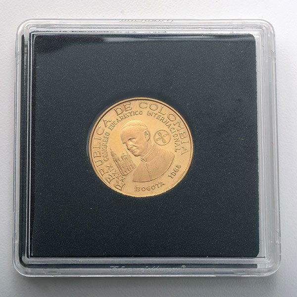 Columbia 1968 Gold 100 Pesos Coin Proof. (1 of 5)