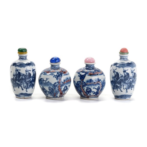 Two Pairs of Underglaze Blue Snuff Bottles, 19th (1 of 5)