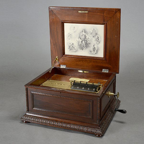 Regina Double Comb Wood Cased Music Box (1 of 6)