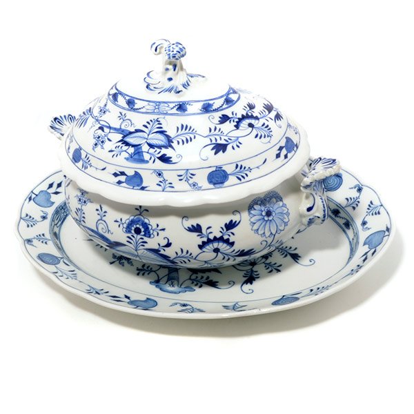 Meissen Blue Onion Platter and Tureen (1 of 10)