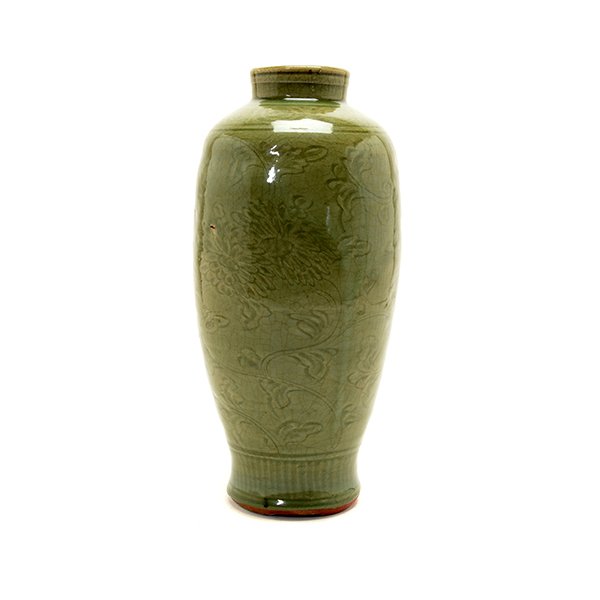 A Longquan Celadon Vase (1 of 8)