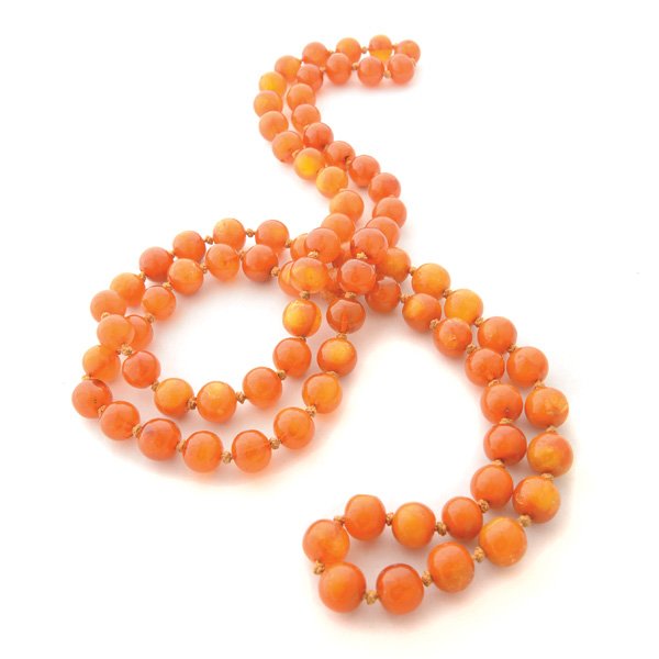 Qing Dynasty Amber Bead Court Necklace. (1 of 4)