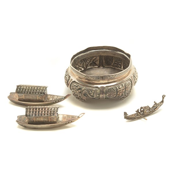 Chinese Silver Tripod Vessel with Three Boat Models (1 of 10)