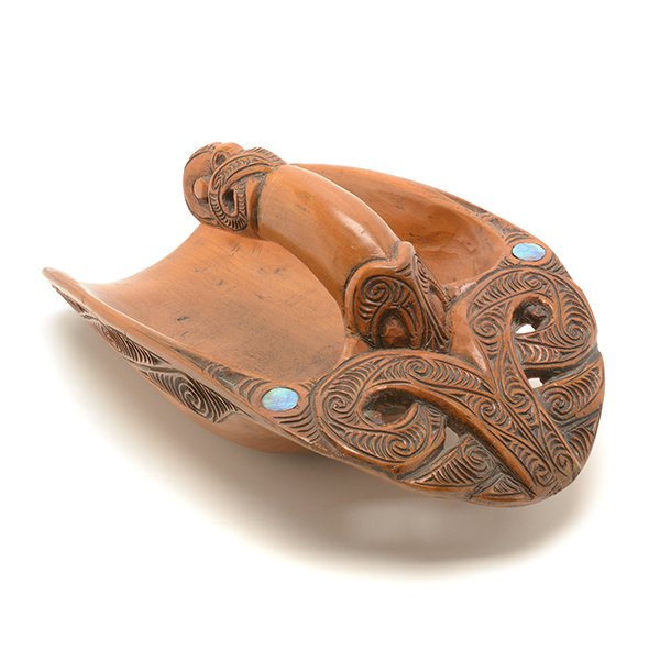Maori Mother of Pearl Inlaid Carved Wood Bailer Scoop: Maori Mother of Pearl Inlaid Carved Wood Bailer Scoop {Dimensions 4 x 10 1/4 x 6 inches} [Repaired handle]