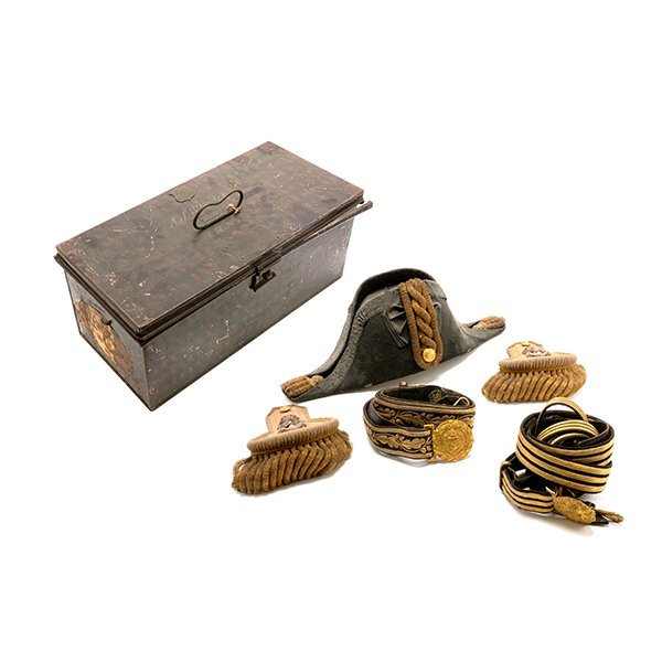 English Royal Navy Ceremonial Epaulettes and Cocked Hat (1 of 10)