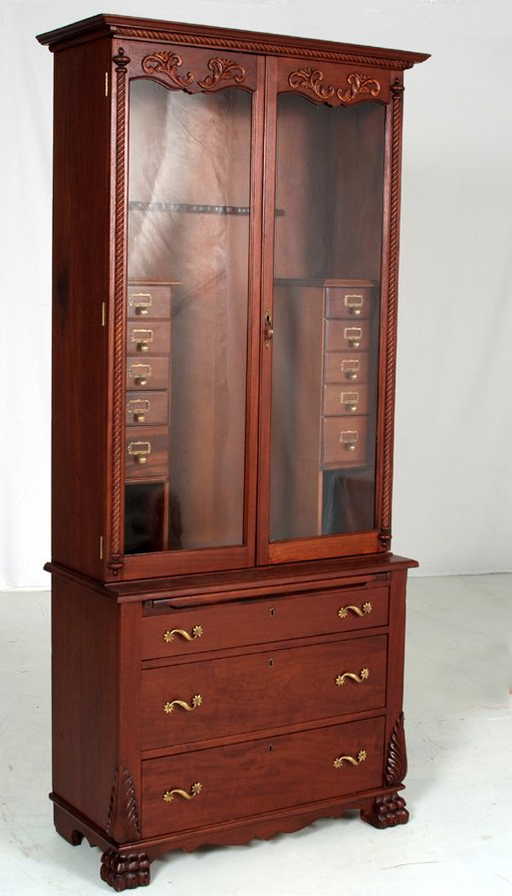 64: Rare Antique Mahogany Gun Cabinet With Reload Shelf - 64: Rare Antique Mahogany Gun Cabinet With Reload Shelf