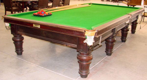 Antique Victorian Renassance Snooker pool Table: Antique Victorian Renassance Snooker pool Table made from solid walnut wood, with 8 great fluted Victorian legs. With 10 original pool cues, and balls. Origianal finish, with all original pockets and