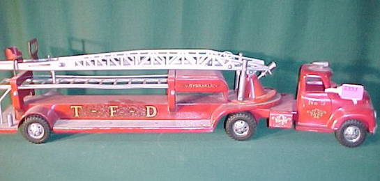 2353: 1956 Tonka Hook and Ladder Firetruck