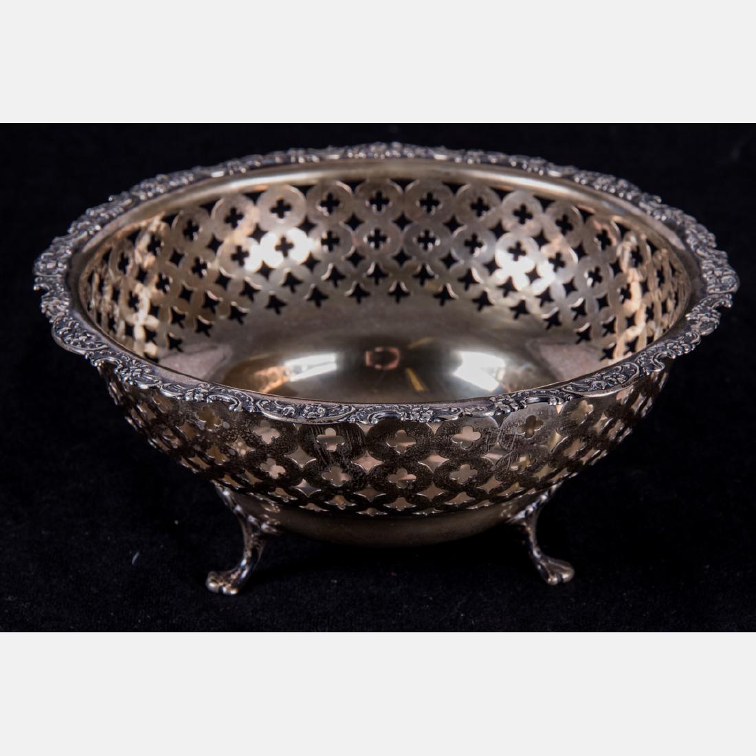 A Georgian Style Sterling Silver Footed Dish, 19th/20th (1 of 3)