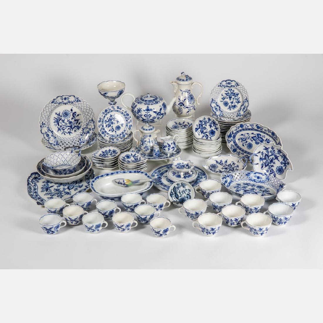 A Meissen Porcelain Dinner Service in the Blue Onion (1 of 10)