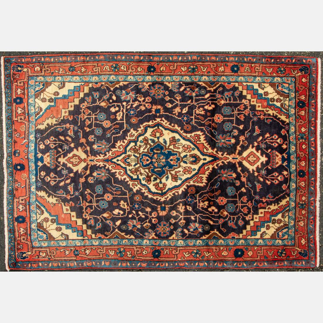 Persian Farahan Sarouk Wool Rug: A Persian Farahan Sarouk Wool Rug, 20th Century. Dimensions: 3 ft. 6 in. x 5 ft. 2 in.