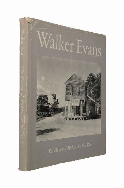 EVANS, Walker, photographer (1903-1975). Walker Eva: EVANS, Walker, photographer (1903-1975). Walker Evans. With an introduction by John Szarkowski. New York: The Museum of Modern Art, 1971.4to. Numerous black and white photographic illustrations. Origi