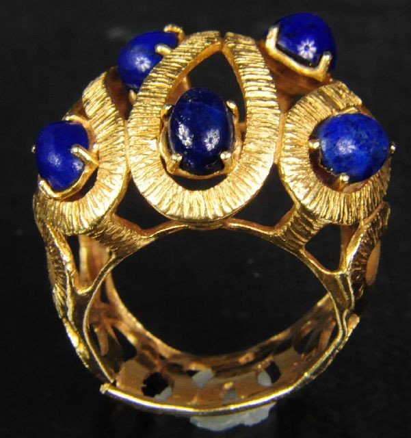 An 18 kt Yellow Gold and Lapis Ring,: 6.1 Pennyweight. Size:6.5
