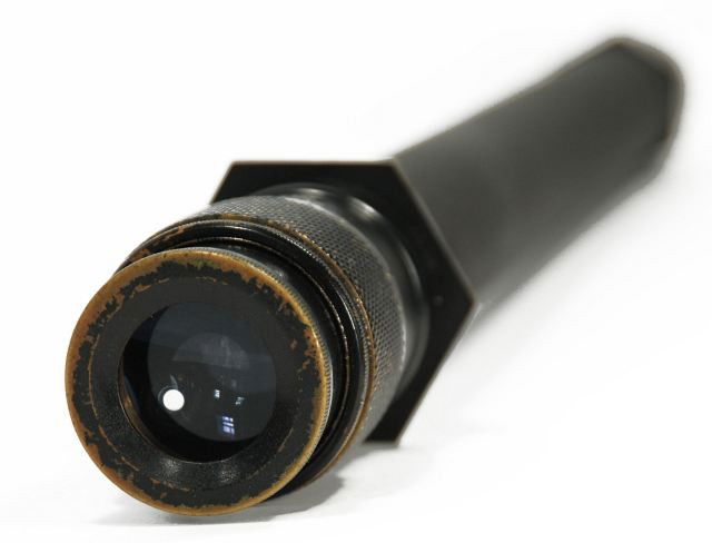 A Vintage World War II 10 Power Officer of the Dec: A Vintage World War II 10 Power Officer of the Deck Spyglass, in an Oak and Brass Box. Spyglass: height: 2.25 x length: 23.5 in. Height: Width: Depth: